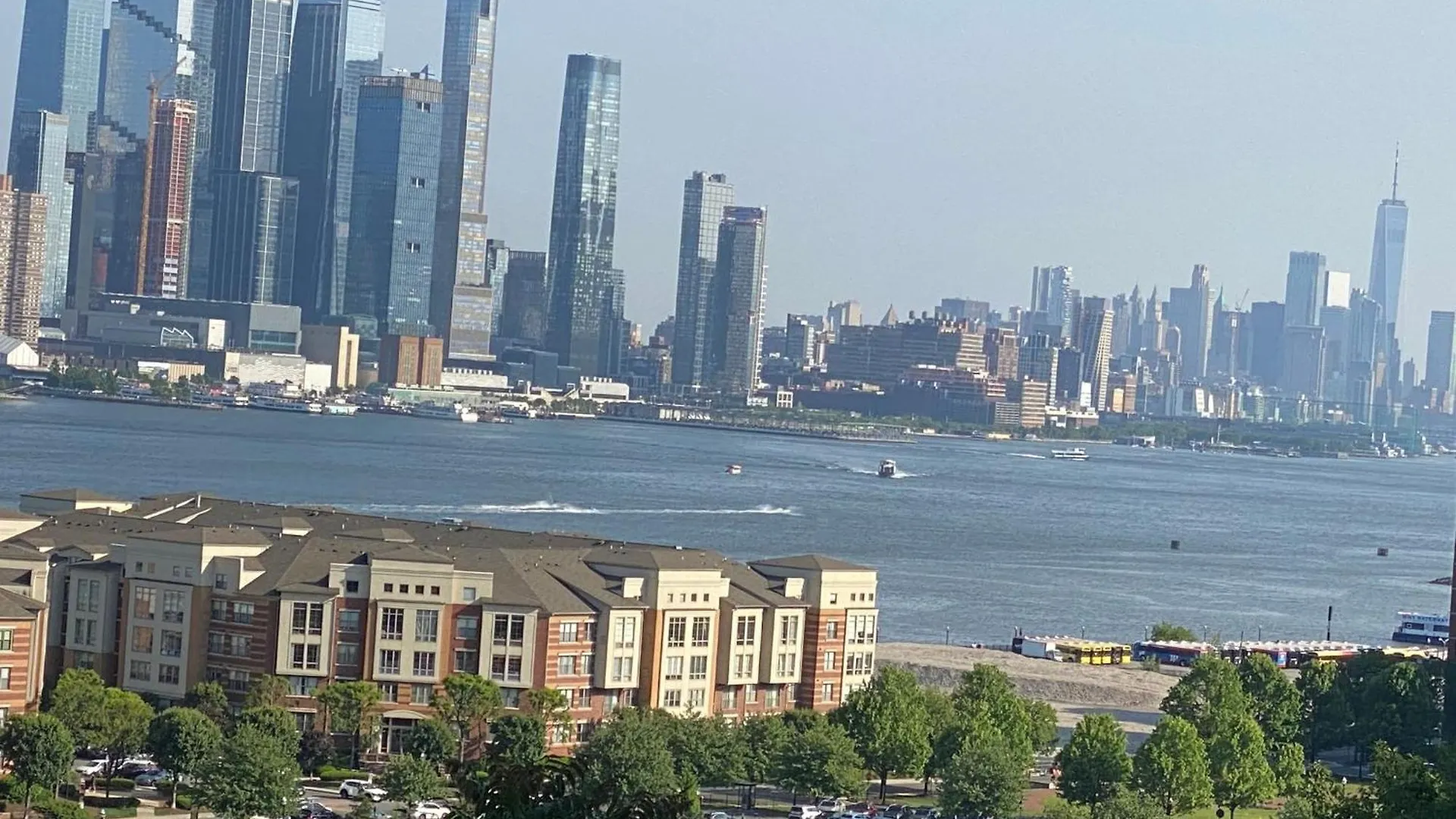 Nice 2 Bedrooms Apartment At 15 Minutes To New York Excellent Bus Transportation North Bergen