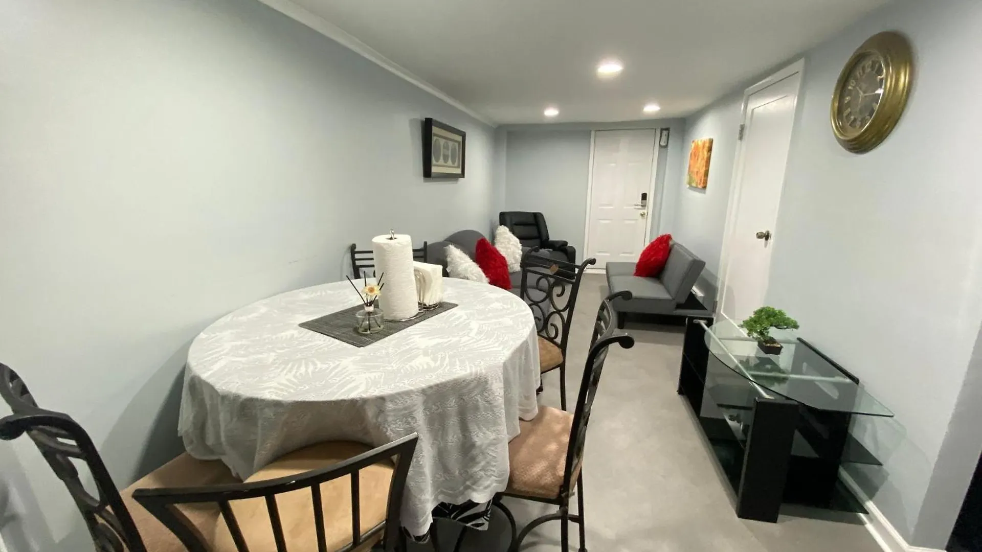 Nice 2 Bedrooms Apartment At 15 Minutes To New York Excellent Bus Transportation North Bergen