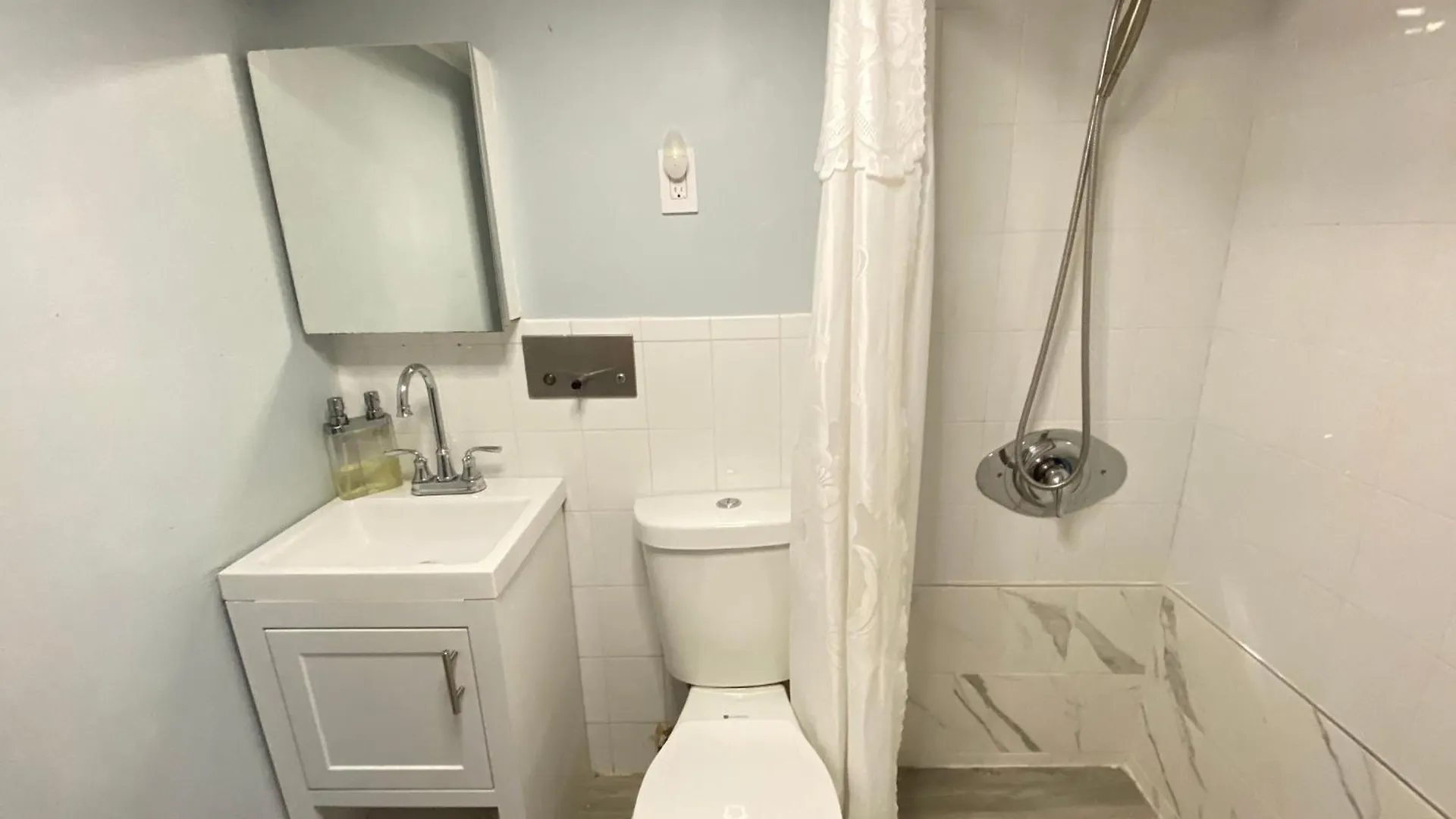 Nice 2 Bedrooms Apartment At 15 Minutes To New York Excellent Bus Transportation North Bergen United States