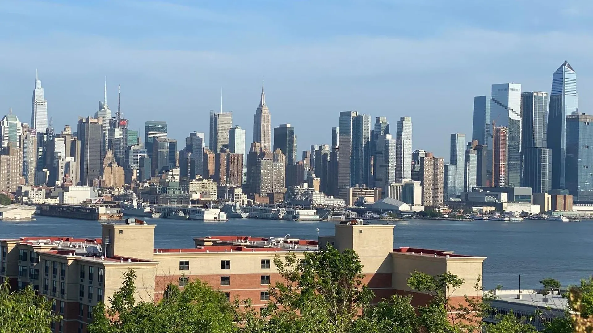 Nice 2 Bedrooms Apartment At 15 Minutes To New York Excellent Bus Transportation North Bergen